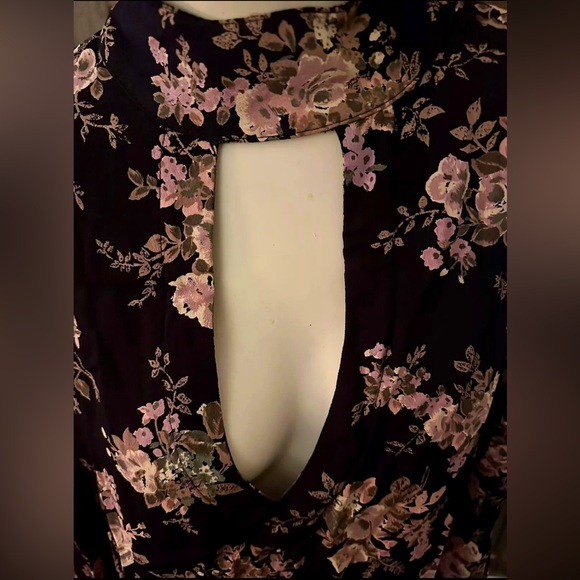 FLYNN SKYE Dress. Tunic. Double Keyhole. Plunge Halter Neckline. - Picture 5 of 8